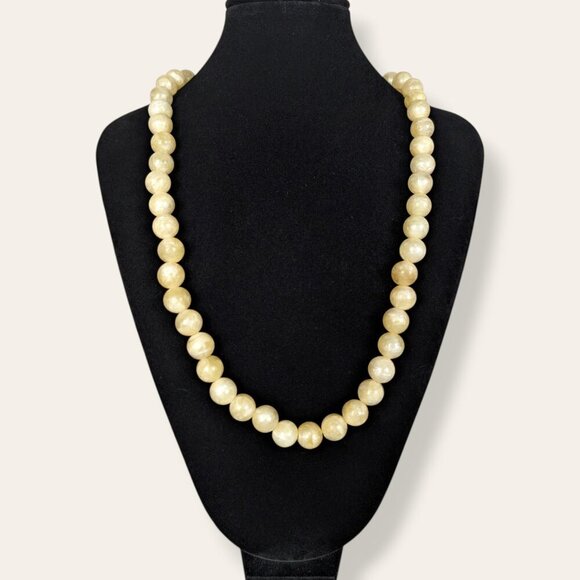 Vintage Swirled Early Plastic Beaded Necklace - Picture 2 of 5